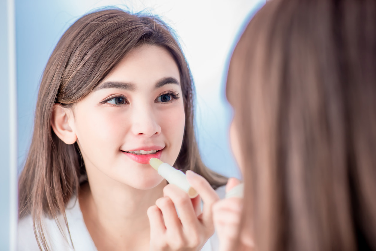 5 Cara Mengatasi Bibir Kering dan Pecah-Pecah Saat Puasa | HonestDocs