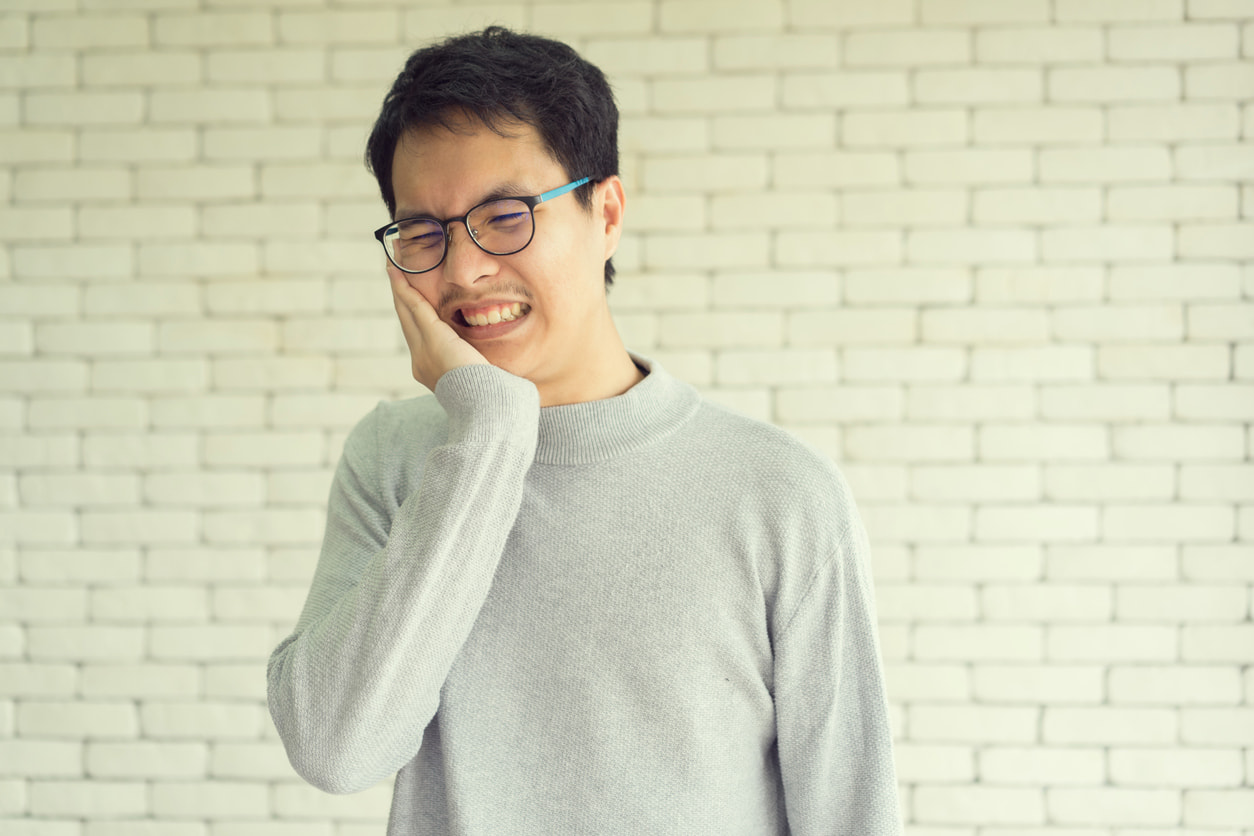 5 Cara Mengatasi Gigi Berlubang Agar Tidak Nyeri | HonestDocs