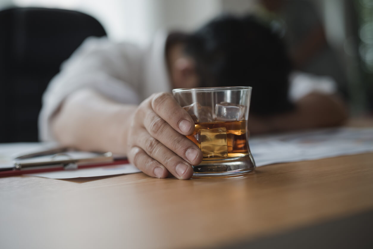 Mengenal Penyebab Keracunan Alkohol HonestDocs