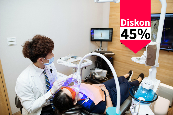 Pemutihan Gigi 1 kali dengan Zoom Whitening System di Dentalogy Dental Care